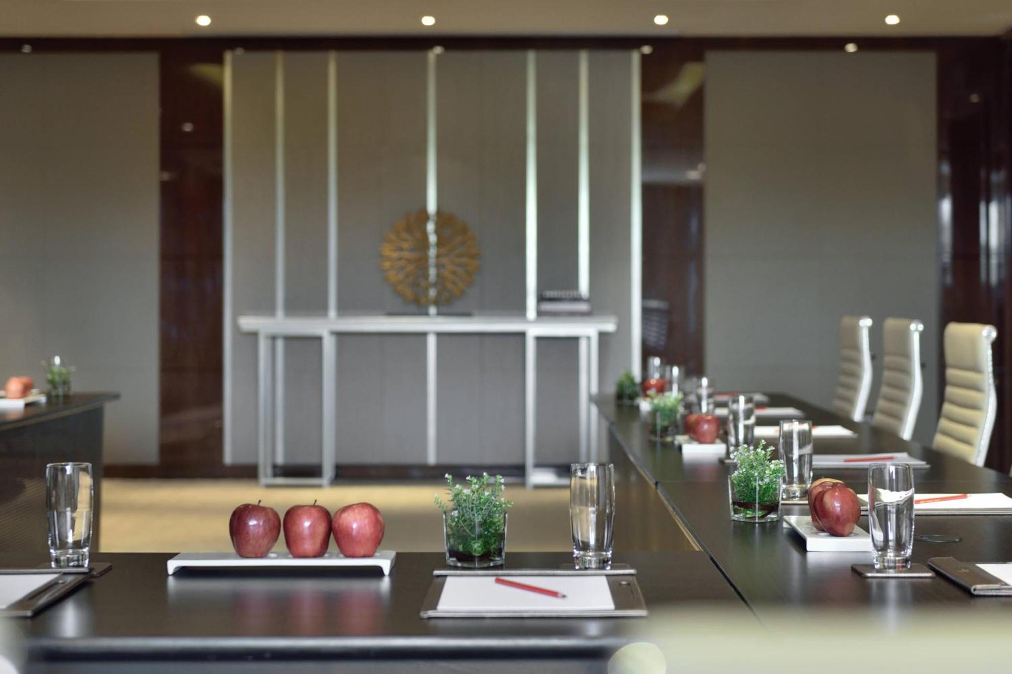 Kochi Marriott Hotel Exterior foto Meeting room