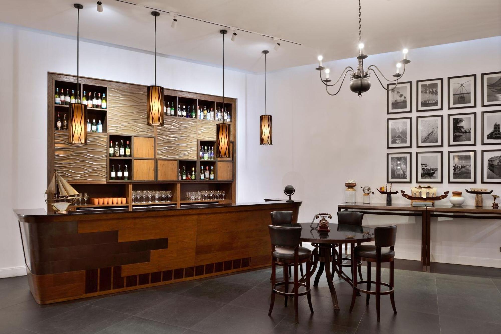 Kochi Marriott Hotel Exterior foto The Wine Bar