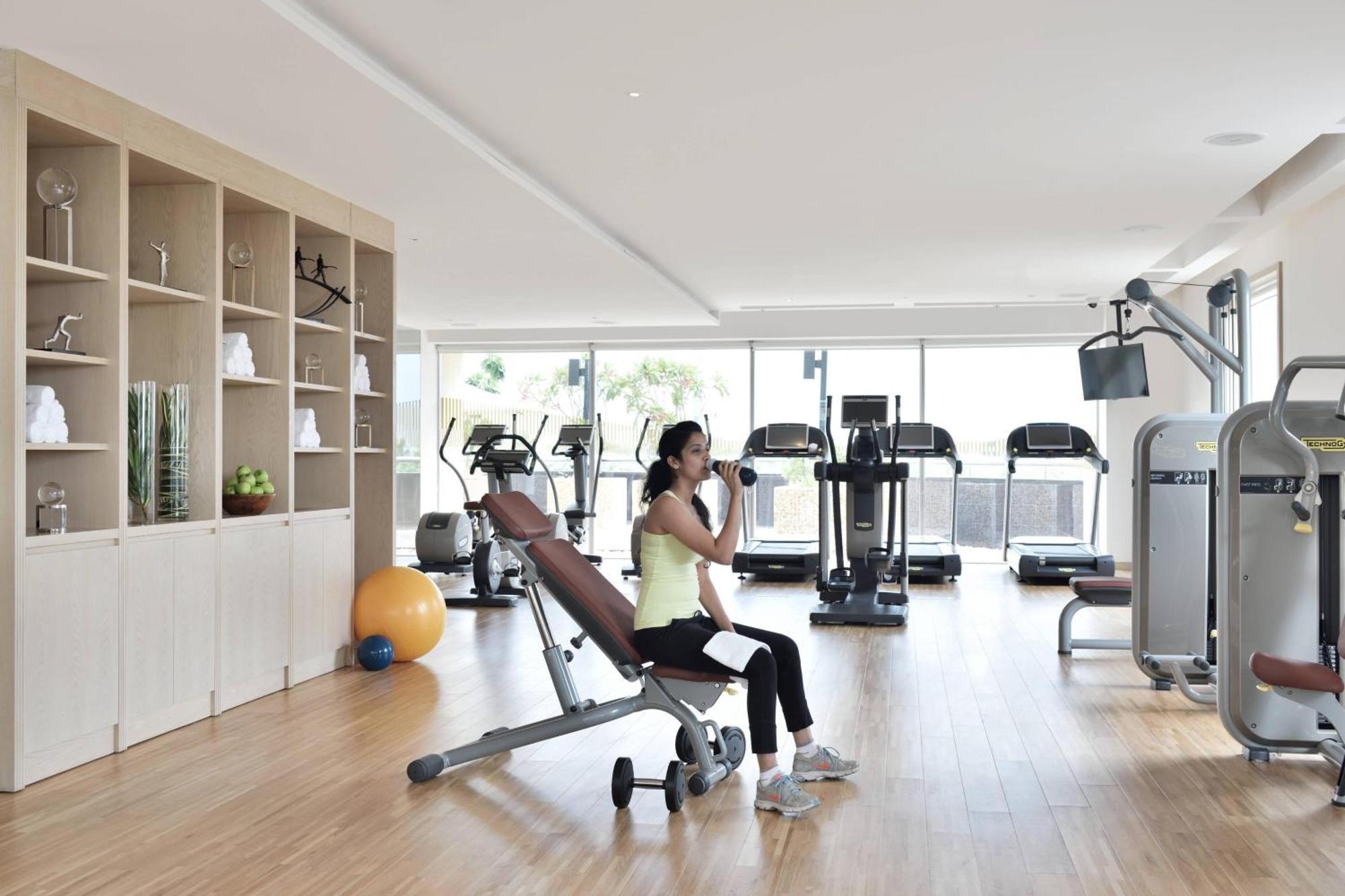 Kochi Marriott Hotel Exterior foto The gym at the hotel