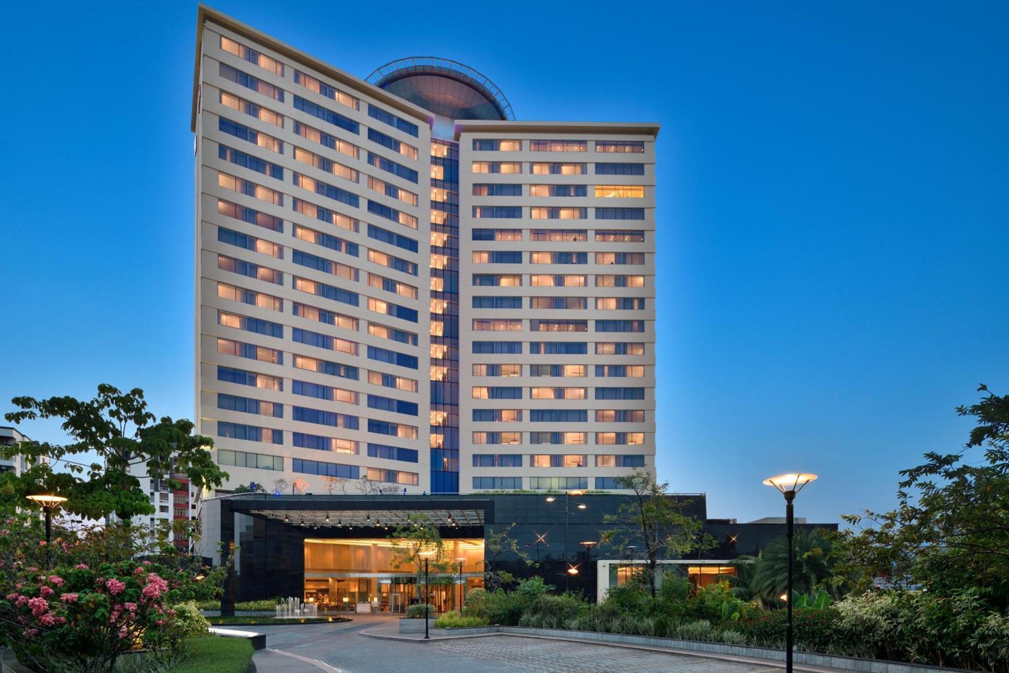 Kochi Marriott Hotel Exterior foto The hotel in 2016