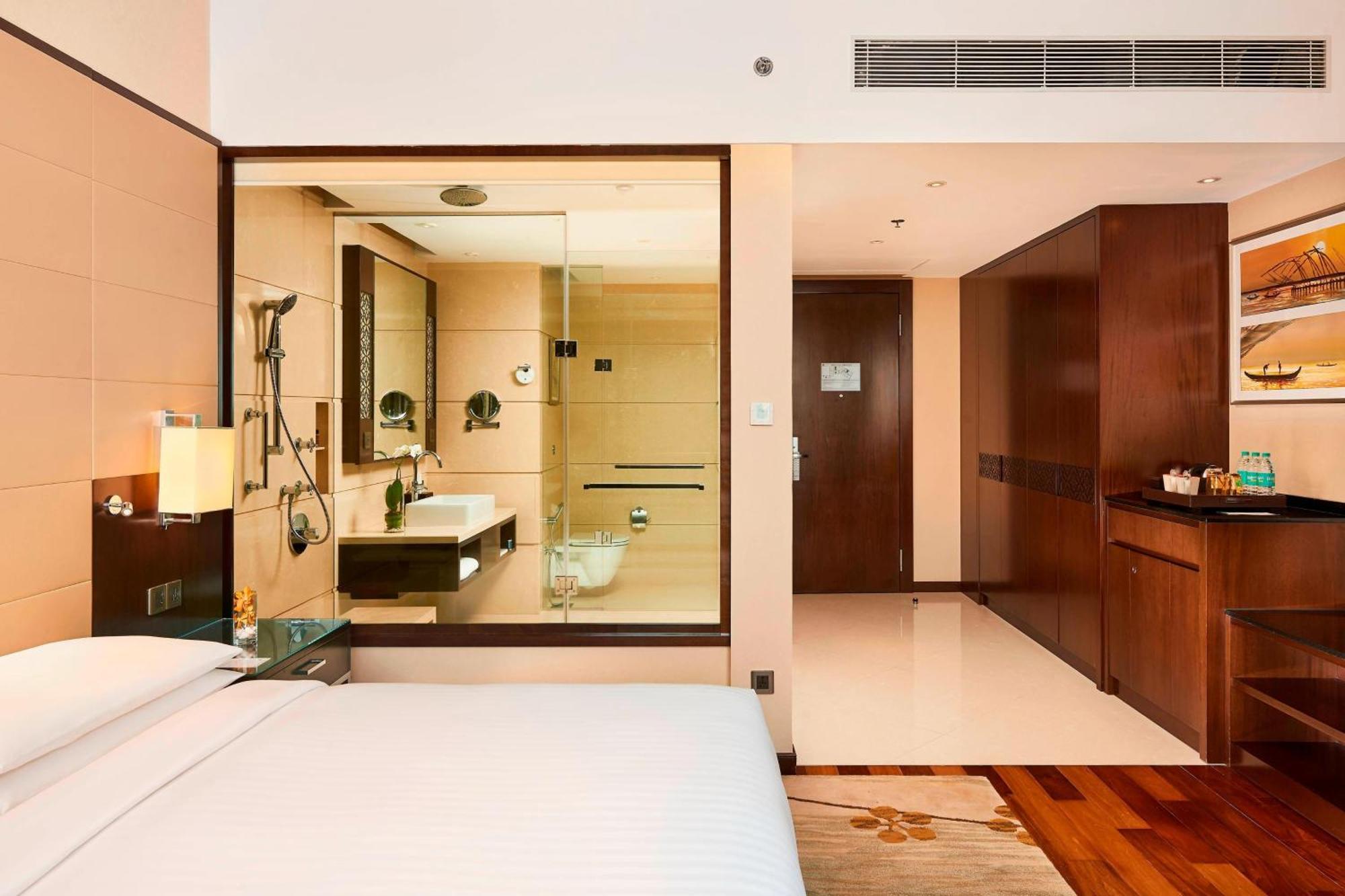Kochi Marriott Hotel Exterior foto A room at the hotel