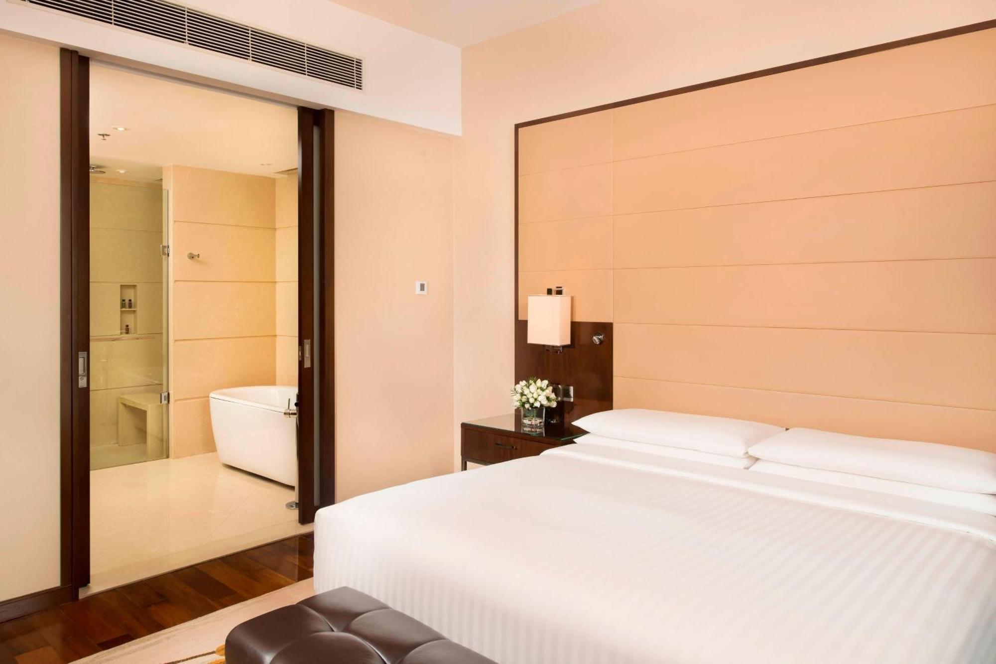 Kochi Marriott Hotel Exterior foto