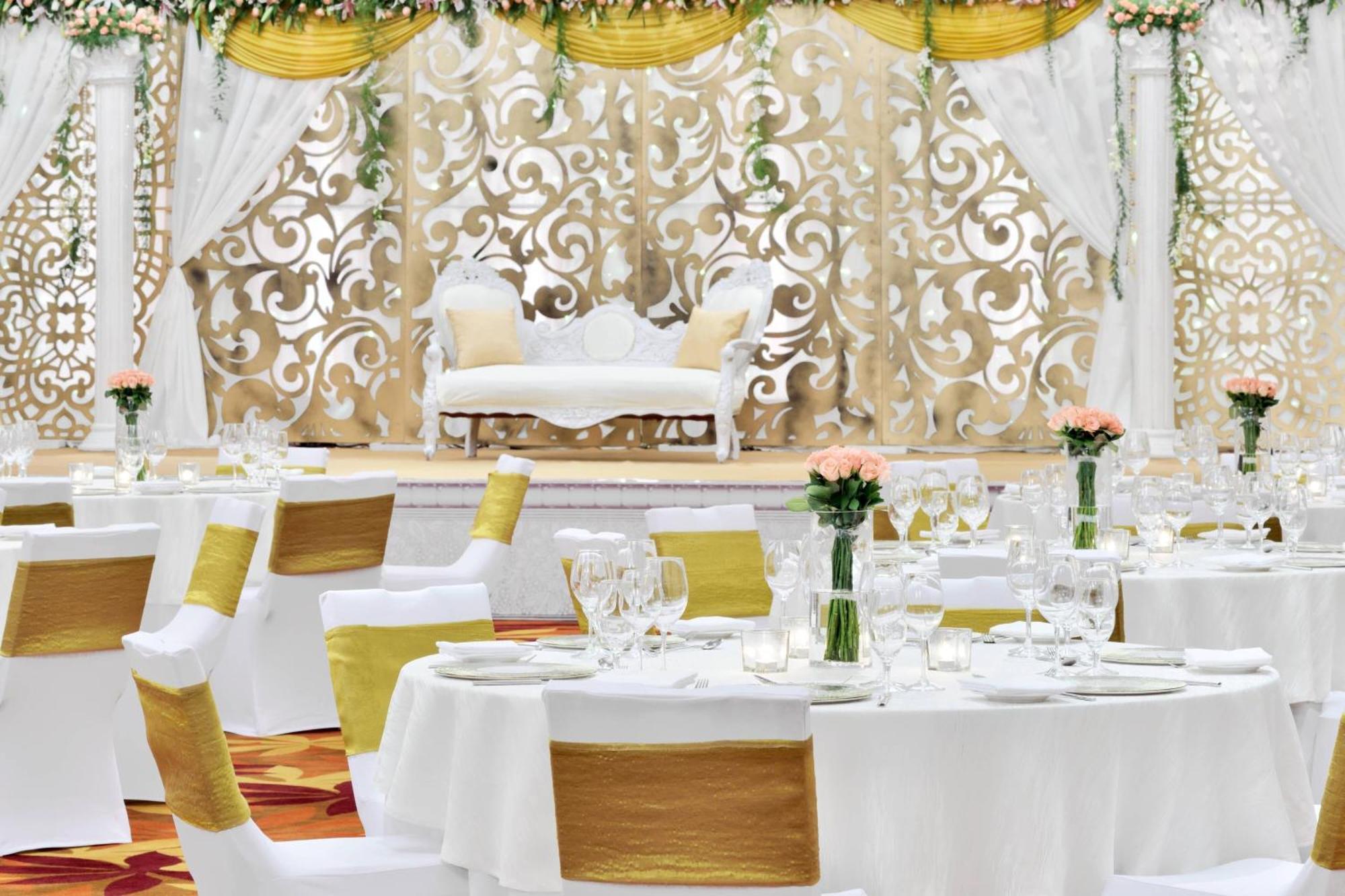 Kochi Marriott Hotel Exterior foto A wedding reception