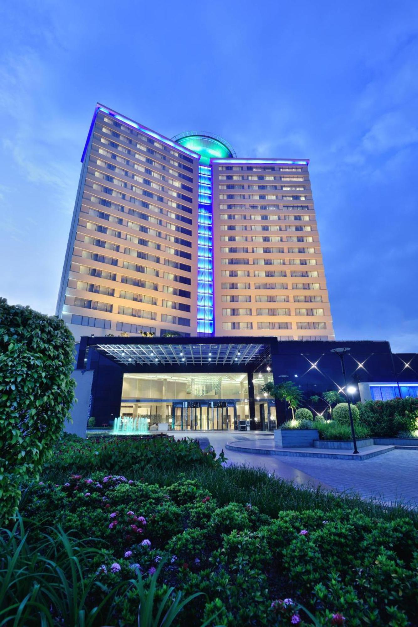 Kochi Marriott Hotel Exterior foto The hotel in 2016